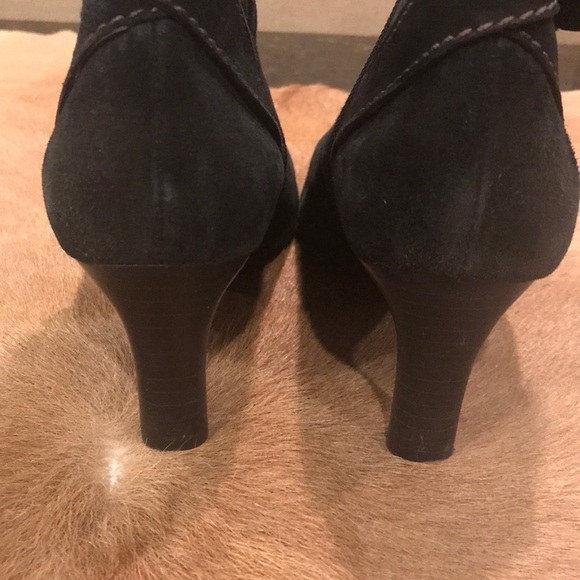Nordstrom black suede ankle bootie Size 5 1/2 - Picture 3 of 8